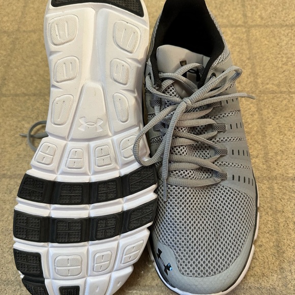 Men’s Under Armour runners. New - Picture 3 of 4